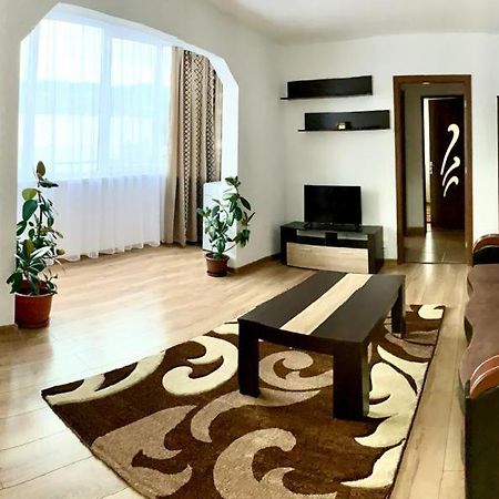 Апартаменты Cazare Apartament Оршова Экстерьер фото